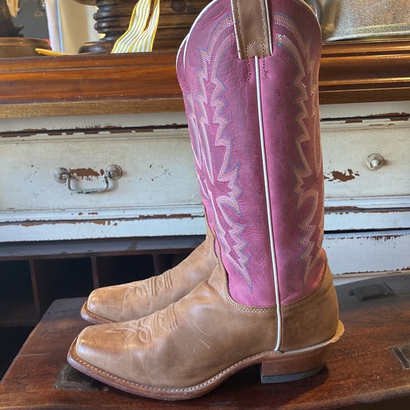 ustin Bent Rail Western Cowgirl Boot with America Burnished Tan and pink - Picture 7 of 12